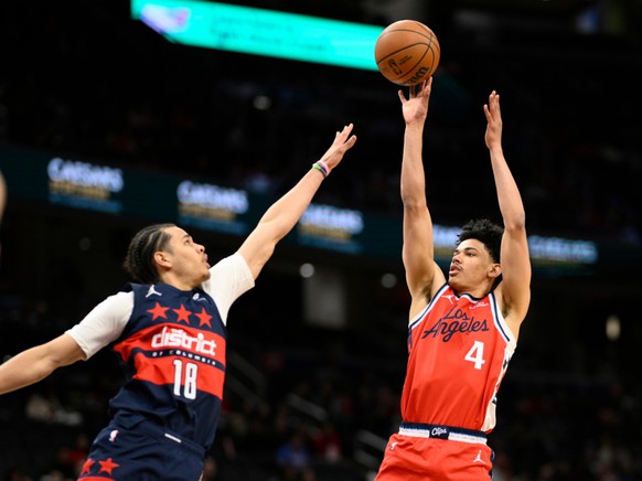 Kyshawn George (18) et les Wizards ont subi la loi des Clippers lundi