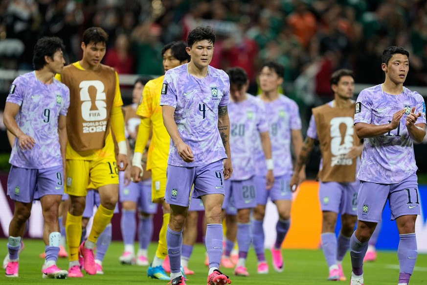 South Korean players react following the World Cup Group A soccer match between Mexico and South Korea in Zapopan, near Guadalajara, Mexico, Thursday, June 18, 2026. (AP Photo/Natacha Pisarenko )