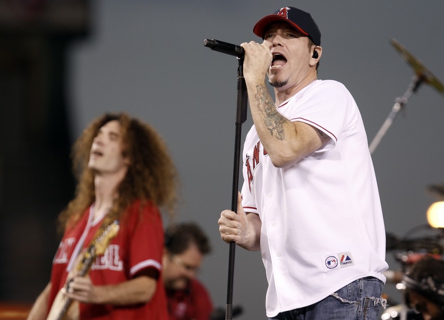 FILE - In this Sept. 29, 2008 file photo, Singer Steve Harwell, of Smash Mouth, performs with the band in Anaheim, Calif. Harwell, the longtime frontman of the Grammy-nominated pop rock band Smash Mou ...