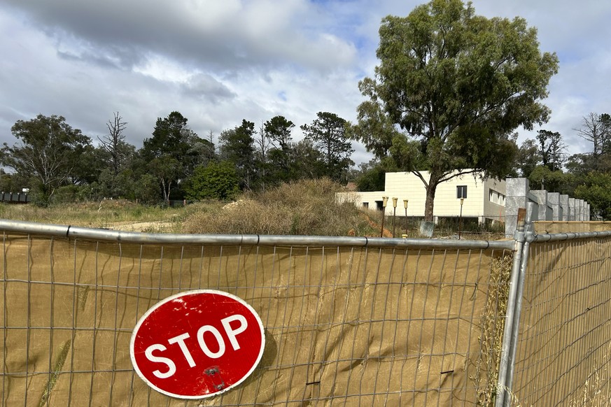 A sign hangs from a fence surrounding an unoccupied building on the grounds of a proposed new Russian embassy near the Australian Parliament in Canberra, Feb. 28, 2023. Australia&#039;s House of Repre ...