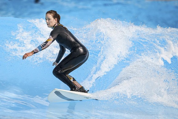 Sur la neige, sur l'eau, avec des skis ou un surf, Mathilde Gremaud est à l'aise partout. 