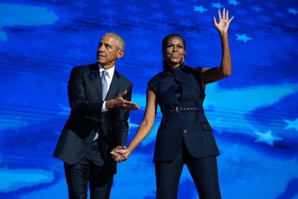 WASHINGTON, DC - APRIL 28:U.S. President Donald Trump and First Lady Melania Trump pose on the balcony of the White House during a state arrival ceremony on the South Lawn of the White House on day tw ...
