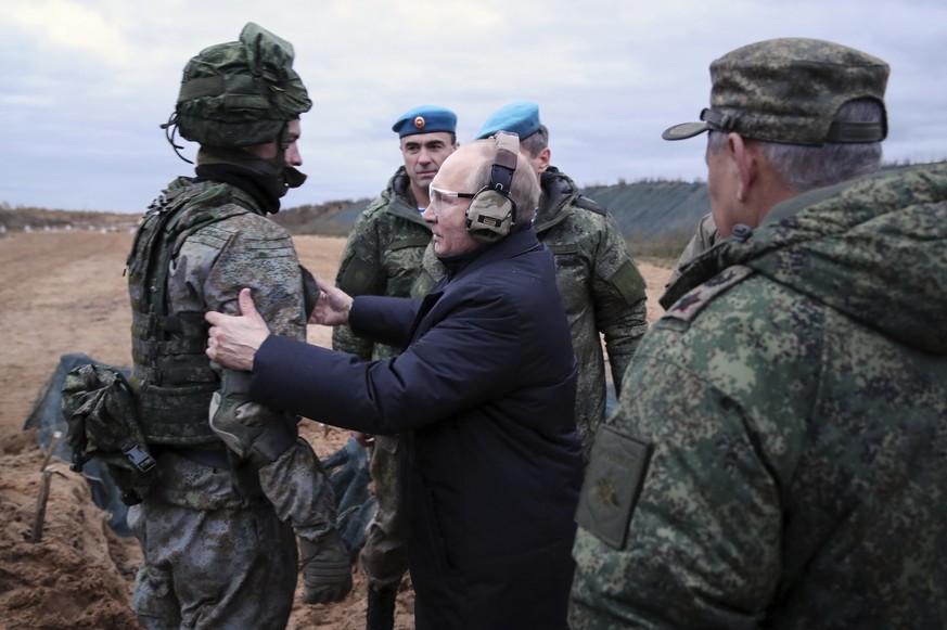 Poutine rend visite à des réservistes mobilisés. La violence vis-à-vis des conscrits est très élevée au sein de l'armée russe.