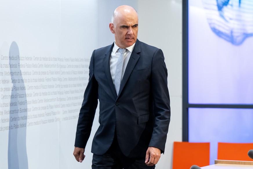 Bundesrat Alain Berset erscheint an einer Medienkonferenz ueber die Massentierhaltungsinitiative, am Dienstag, 28. Juni 2022, in Bern. (KEYSTONE/Peter Schneider)