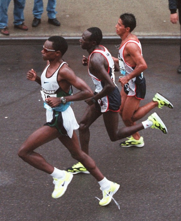 New York Marathon winner John Kagwe, foreground, of Kenya, runs with his shoelace undone in front of Joseph Chebet, center, of Kenya, who finished second, and last year&#039;s winner, German Silva of  ...