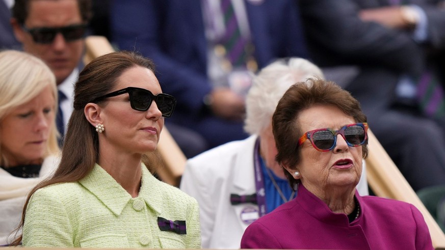 Billie Jean King dans la loge royale à Wimbledon, au côté de la Princesse de Galles, Kate.
