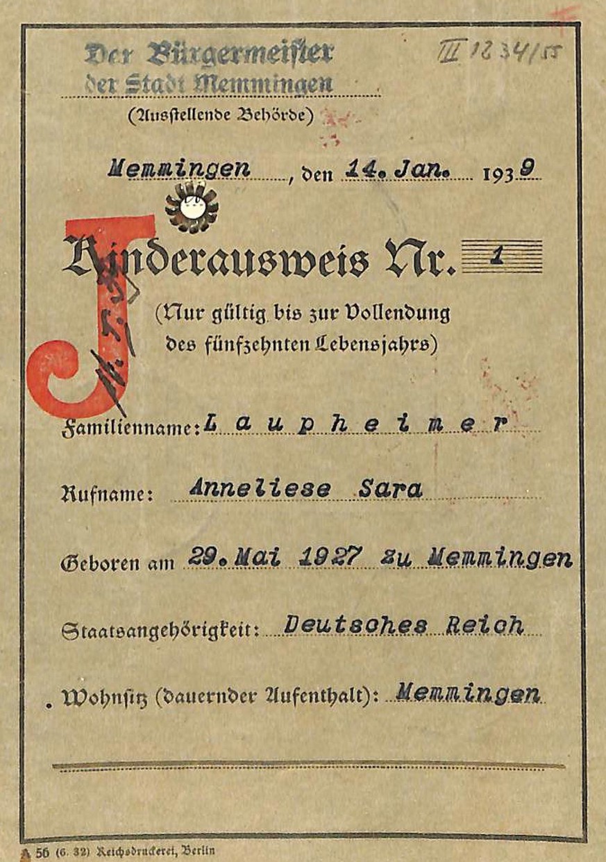 Documents d’identité d’Anneliese Laupheimer, marqués de la lettre «J».