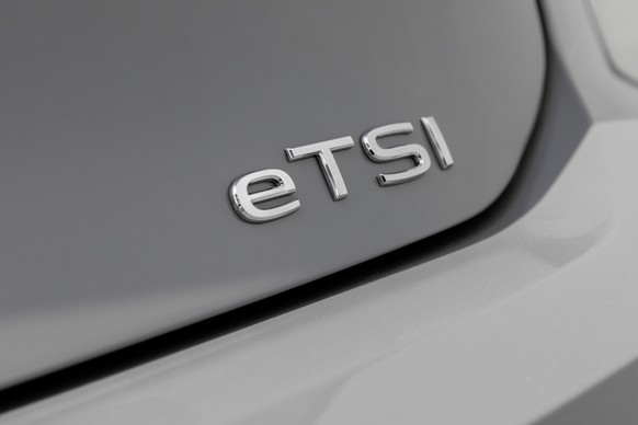 Volkswagen Golf eTSI