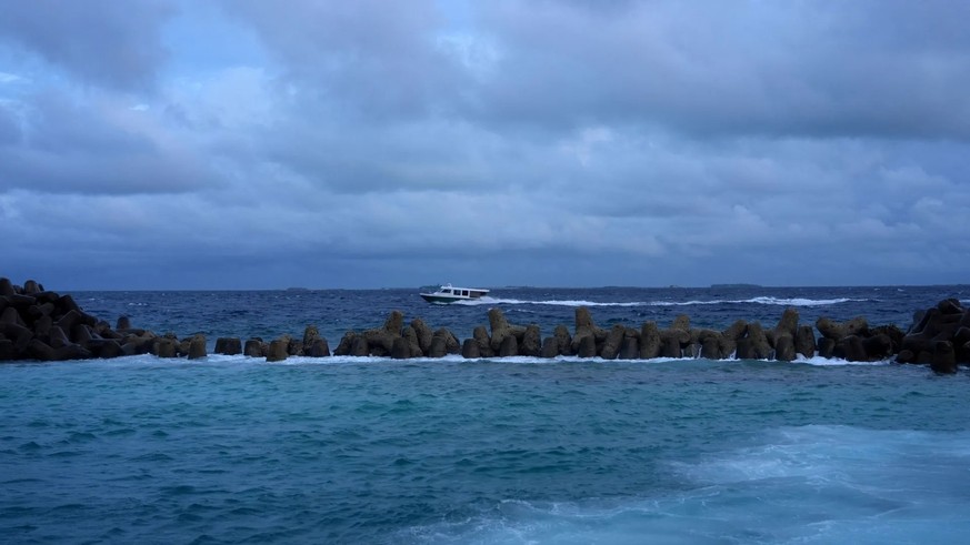 Un bateau dans l'océan Indien, près de Malé, la capitale des Maldives: cinq plongeurs italiens ont perdu la vie lors d'une excursion au large du pays.