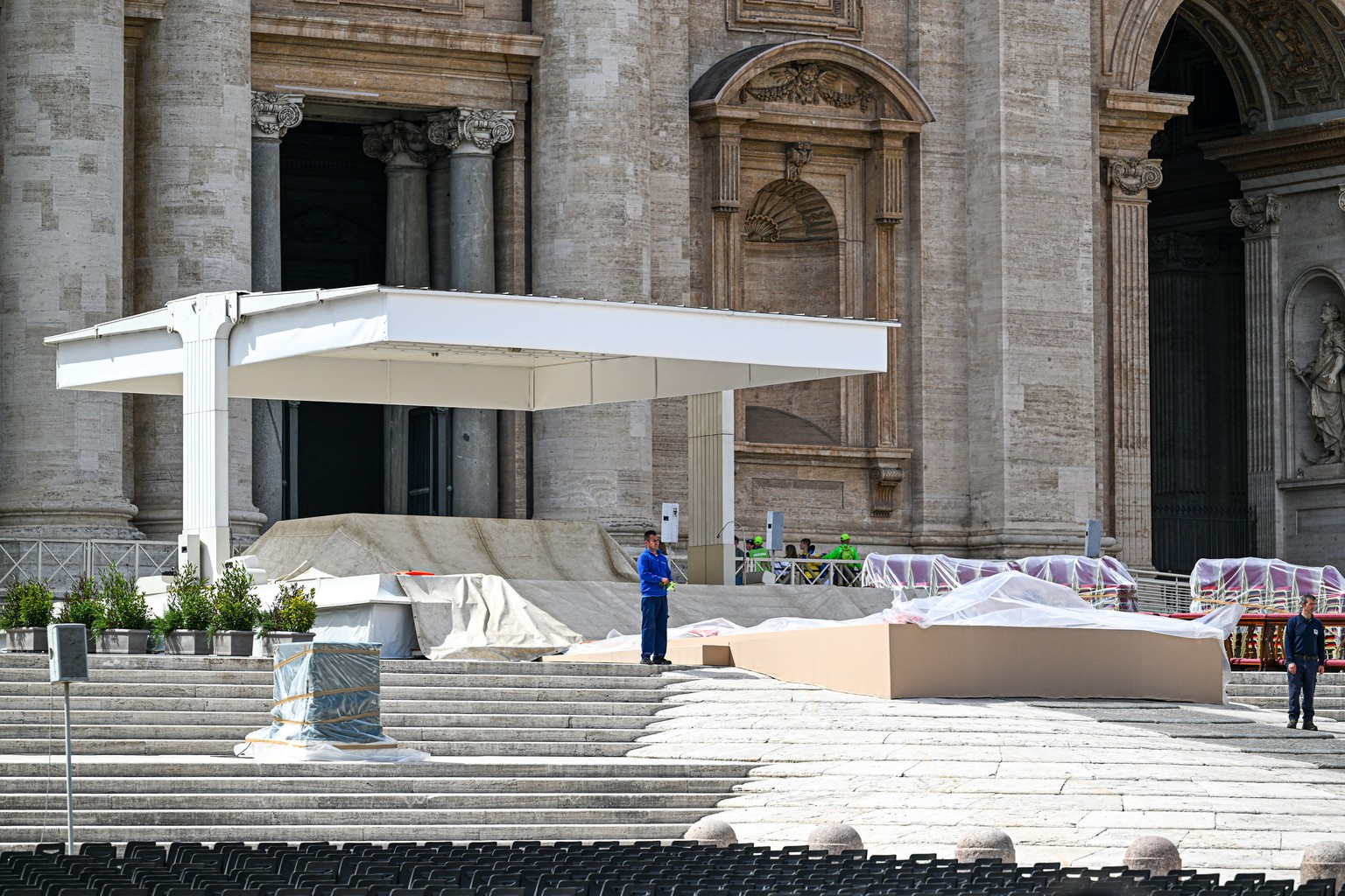 epa12054734 Preparations are underway for the funeral of Pope Francis in St. Peter&#039;s Square in the Vatican City, 25 April 2025. Pope Francis died on 21 April 2025, aged 88, and his funeral will t ...
