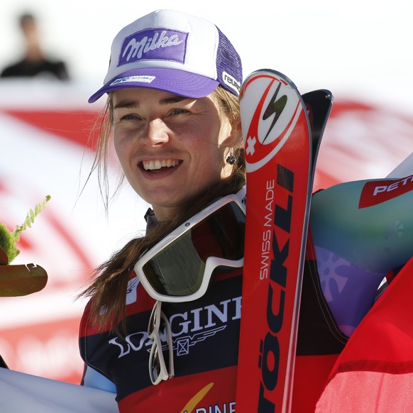 Slovenia&amp;#039;s Tina Maze celebrates winning the women’s alpine combined competition at the alpine skiing world championships, Monday, Feb. 9, 2015, in Beaver Creek, Colo. (AP Photo/Marco Trovati)