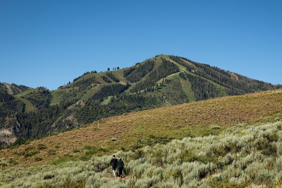 People hike at The Sun Valley Resort ahead of the Allen and Company Sun Valley Media and Technology Conference in Sun Valley, Idaho, U.S., July 7, 2025. REUTERS/Brendan McDermid
