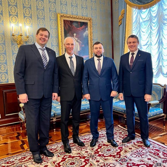 Yevgeny Balitsky, a partagé cette image de lui (à gauche) aux côtés (de gauche à droite) de Vladimir Saldo, Denis Pushilin et Leonid Pasechnik, à Moscou le 30 septembre.