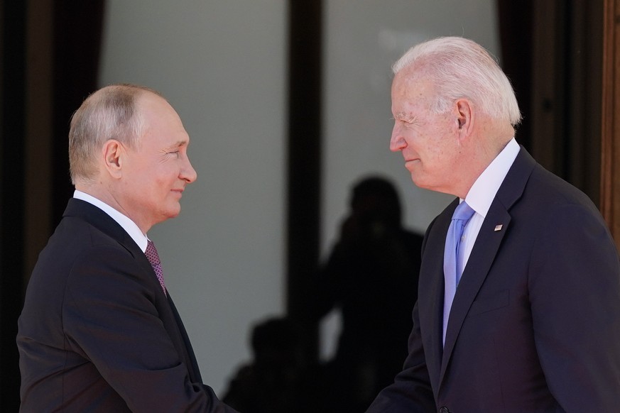 Les présidents russe Vladimir Poutine et américain Joe Biden ont «accepté le principe» de se rencontrer lors d'un sommet, proposé par leur homologue français Emmanuel Macron.