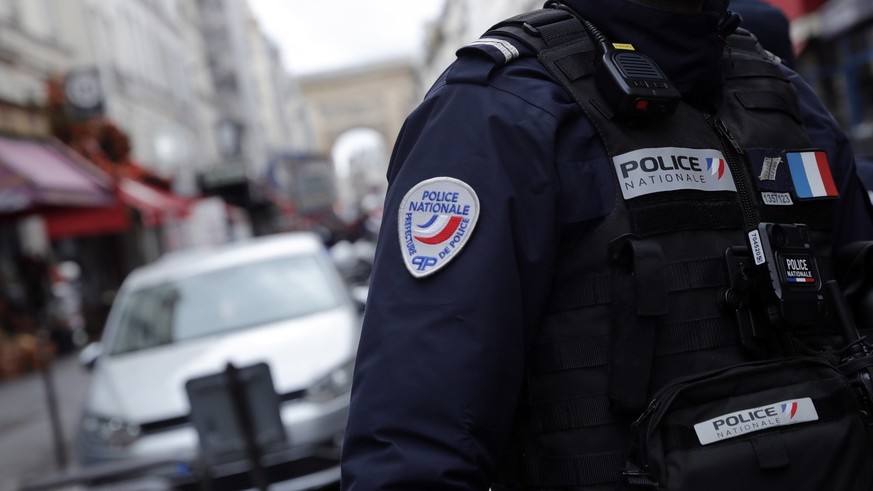 Un porteur de couteaux abattu par la police à Dugny.