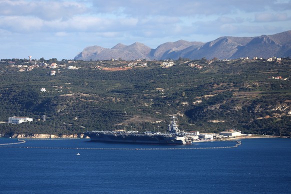 Der US-Flugzeugträger USS Gerald R. Ford legt bei Souda Bay auf Kreta, Griecheland an.