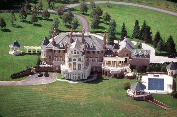 «C'est joli si l'on apprécie Louis XIV, mais Versailles devrait peut-être rester à Versailles», décrit un visiteur dans le London Times.