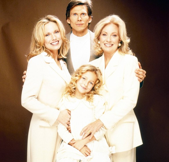 THE GUIDING LIGHT, from left: Beth Chamberlin, Grant Aleksander top, Hayden Panettiere, Tina Sloan, 1997, 1952-2009. ph: Arthur L. Cohen / CBS /Courtesy Everett Collection Ref:TSDGULI CB074 PUBLICATIO ...