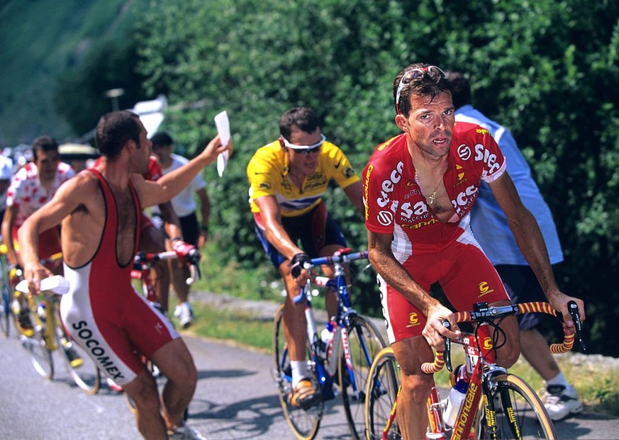 Laurent Dufaux ahead of Lance Armstrong on stage 15 of the 1999 Tour de France from Saint-Gaudens to Piau-Engaly. (Photo by Graham Watson/Getty Images)