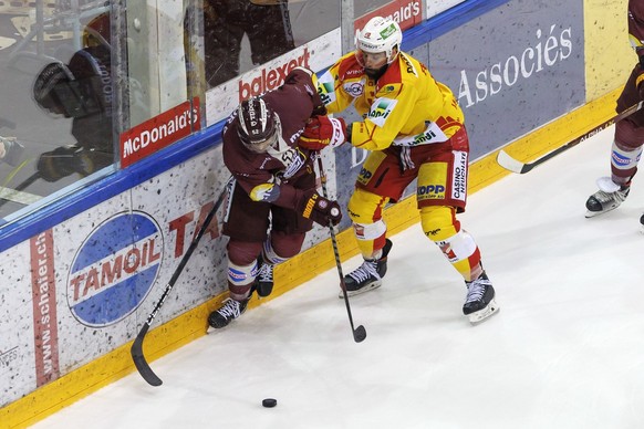 Geneve-Servette&#039;s defender Mike Voellmin, left, vies for the puck with Biel&#039;s forward Etienne Froidevaux, right, during the fifth leg of the National League Swiss Championship final playoff  ...