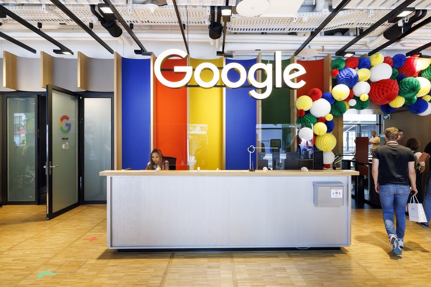 Ein Empfangsschalter bei einem Medienevent zur Eroeffnung des Google Campus an der Europaallee, am Montag, 27. Juni 2022 in Zuerich. (KEYSTONE/Michael Buholzer)