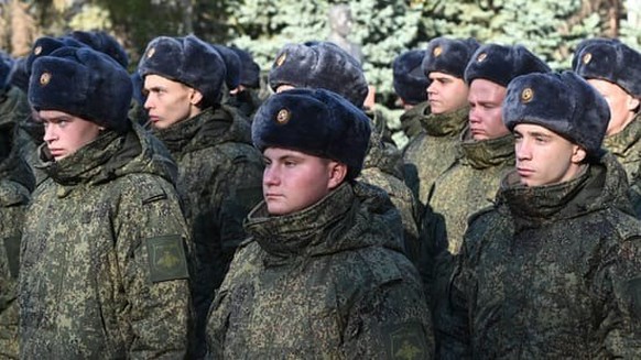 Des conscrits russes sont alignés en formation dans un centre de recrutement de la région de Rostov (photo d&#039;archives) : après leur service militaire, ils intègrent automatiquement la réserve. (S ...
