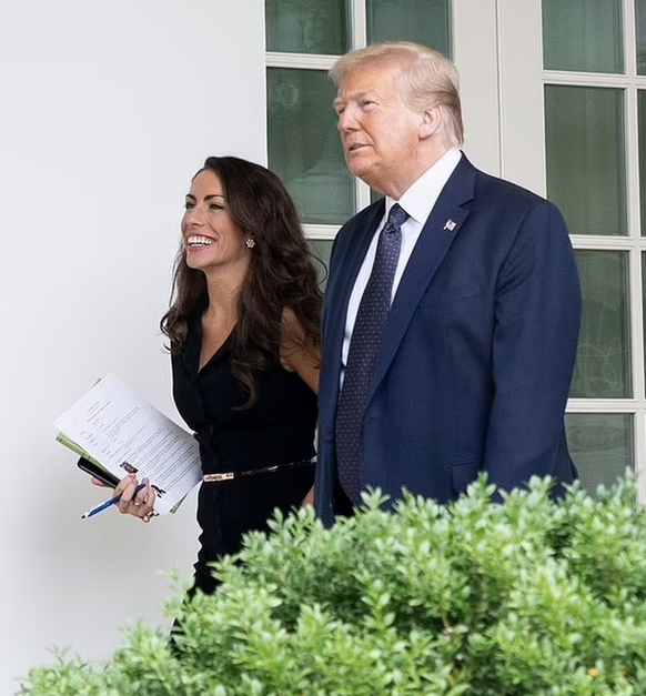 Alyssa Farah Griffin, en 2017, quand elle était encore cul et chemise avec le 45e président des Etats-Unis.