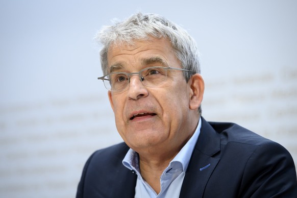 Christoph Berger, Praesident, Eidgenoessische Kommission fuer Impffragen EKIF, spricht an einem Point de Presse zur Covid 19 Situation, am Mittwoch, 29. September 2021, in Bern. (KEYSTONE/Anthony Anex ...