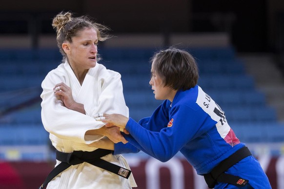 Fabienne Kocher (à gauche) a de jolies chances de médaille après avoir battu la Mongole Lkhagvasuren.