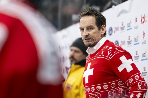Switzerland&#039;s headcoach Patrick Fischer reacts during the Euro Hockey Tour match between Czechia and Switzerland in Fribourg at the BCF Arena, Switzerland, on Saturday, December 14, 2024. (KEYSTO ...