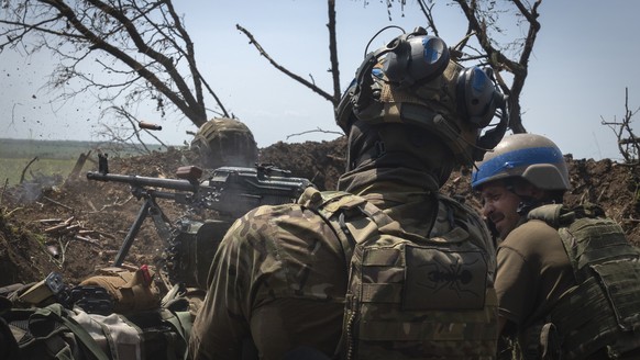 Des soldats ukrainiens en premiÃ¨re ligne, dans la rÃ©gion de Zaporijia.