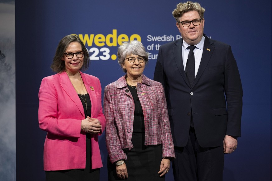 From left, Sweden&#039;s Minister for Migration, Maria Malmer Stenergard, Elisabeth Baume-Schneider, Federal Councillor Switzerland, and Gunnar Stroemmer, Sweden&#039;s Minister for Justice, pose on t ...