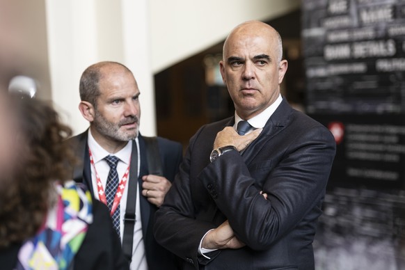 Alain Berset, Swiss Federal President, right, talks to his head of communication, Christian Favre, as they visit the opening of &quot; Experience Digital Dilemmas &quot;, on the challenge of digitalis ...