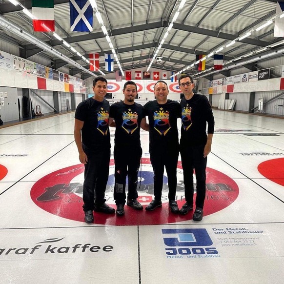 C'est en juin que l'équipe des Philippines de curling s'est rencontrée pour la première fois. De gauche à droite: Enrico Pfister, Marc Pfister, Alan Frei et Christian Haller.