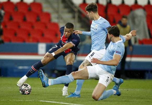 epa09166049 Paris Saint Germain&#039;s Kylian Mbappe (L) and Manchester City&#039;s John Stones (R) in action during the UEFA Champions League semi final, first leg soccer match between PSG and Manche ...