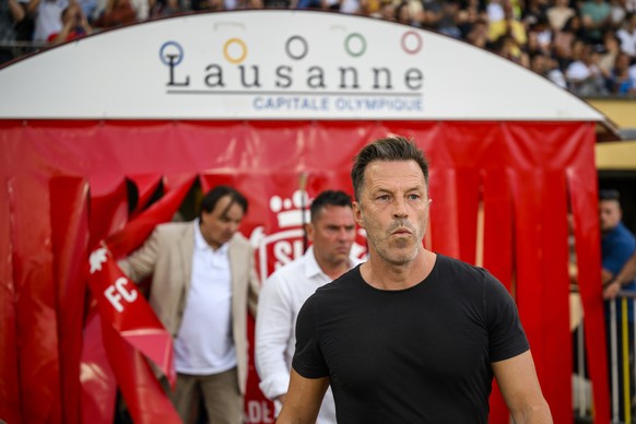 L&#039;entraineur du FC Sion Paolo Tramezzani entre sur le terrain lors du match retour du barrage de promotion en Super League et de relegation en Challenge League de football entre le FC Stade Lausa ...