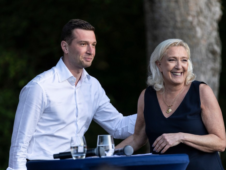 Marine Le Pen a dit samedi maintenir "totalement" sa "confiance" à Jordan Bardella, président du Rassemblement national, accusé d'avoir écrit des messages antisémites en 2013, ...
