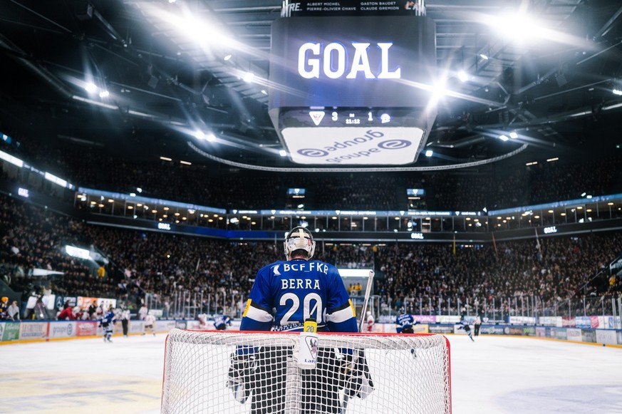 Le gardien fribourgeois Reto Berra, lors du match du championnat suisse de hockey sur glace de National League entre le HC Fribourg-Gotteron, HCFG, et le SC Rapperswil-Jona Lakers, SCRJL, ce vendredi  ...