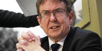 Albert Rösti veut supprimer le courrier A