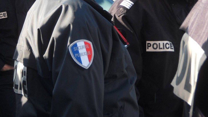 Bildnummer: 54747193 Datum: 13.12.2010 Copyright: imago/Xinhua
(101214) -- BESANCON, Dec. 14 2010 (Xinhua) -- Special French intervention Police forces (GIPN) leave the nursery school in Besancon, ea ...