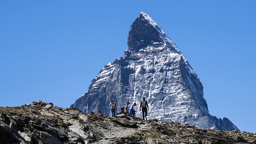 La cime du Cervin oscille de quelques nanom