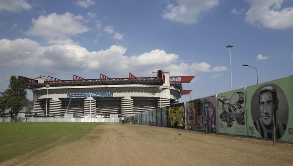 Le légendaire stade du Milan AC (qui le partage avec l'Inter) cultive également cette image romanesque du club lombard.