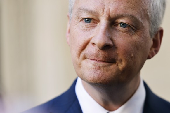 epa10065413 French Economy Minister Bruno Le Maire speaks to the press during the 5th edition of the &#039;Choose France&#039; Business Summit, at the Palace of Versailles, France, 11 July 2022. Macro ...