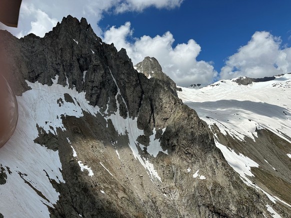 Le parapentiste a été retrouvé dans une paroi rocheuse dans la région du Jegihorn.