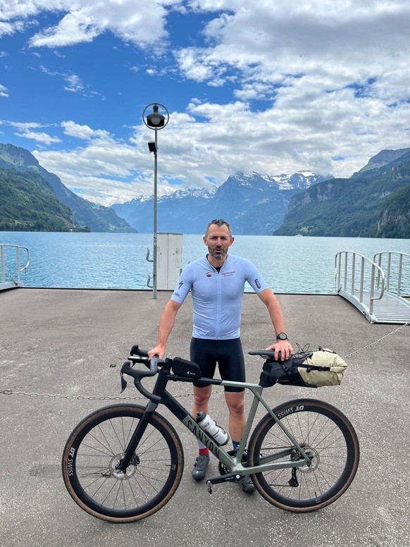 Le cyclisme fait partie de la préparation de Ludovic Gremaud. Cette activité lui permet de soulager chevilles et genoux.