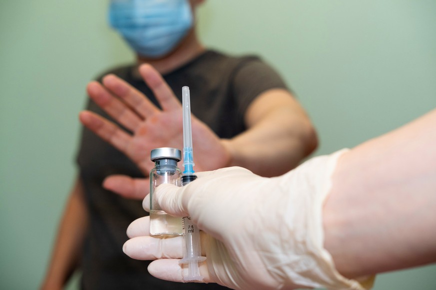 Se faire vacciner? Les Suisses Romands préfèrent laisser ça aux Alémaniques