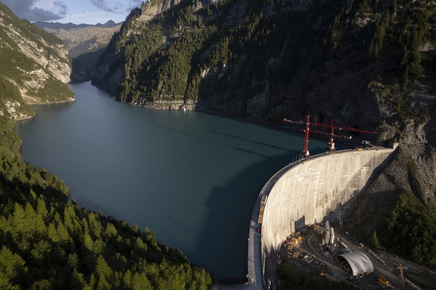 Blick auf die Baustelle der Axpo und Kraftwerke Sarganserland an der Gigerwald-Stauseemauer, aufgenommen am Dienstag, 6. September 2022, in Vaettis. Die Unternehmen wollen wegen fortschreitender Verla ...