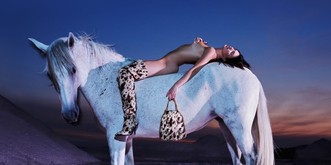 Kendall Jenner a posé nue sur un cheval et c'est super