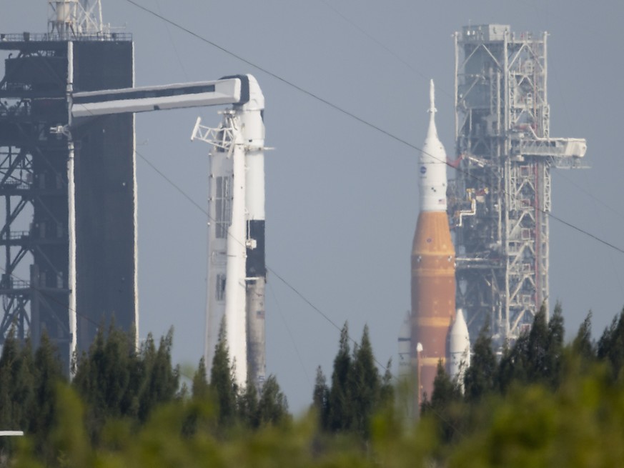 La nouvelle fusée géante de la Nasa pour la Lune, SLS, devra retourner au garage pour subir des modifications après un premier test raté sur son aire de lancement en Floride (archives).