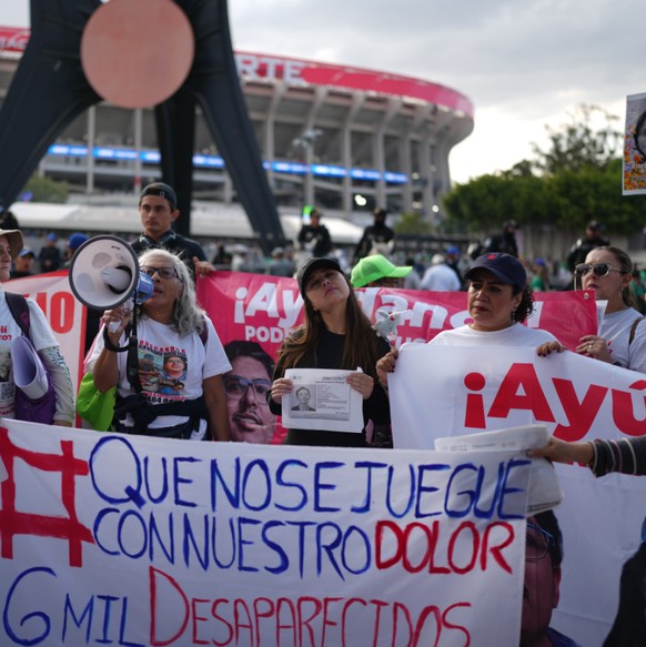 Des milliers de manifestants bloquent l'accès au stade de Mexico City, à quelques heures de la cérémonie d'ouverture. (archives)